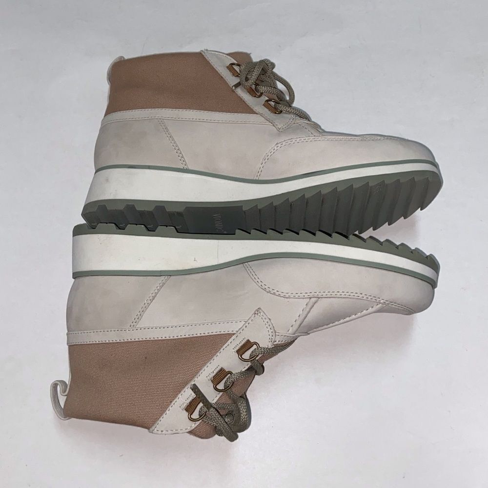 Vionic Womenâs Acadia NolanâCream and Tan Waterproof Hiking Ankle Lace-Up Boots - Picture 5 of 13